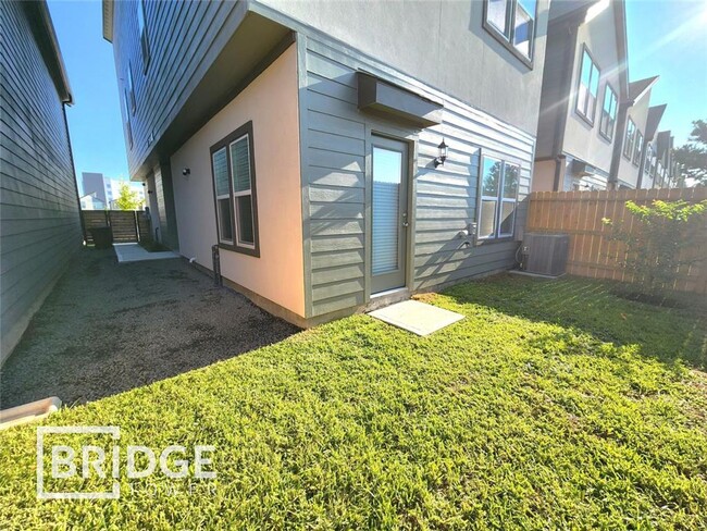 Building Photo - 418 S Centro Cir