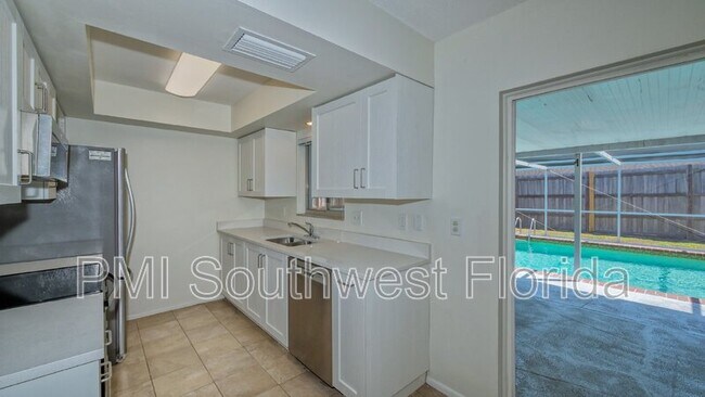 Building Photo - 3915 Allan Pl