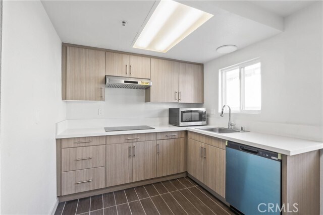 Building Photo - 112 N Primrose Ave