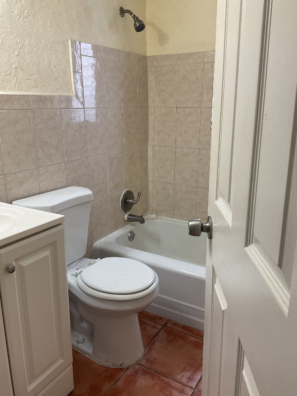 Building Photo - 2441 SW 27th Ave