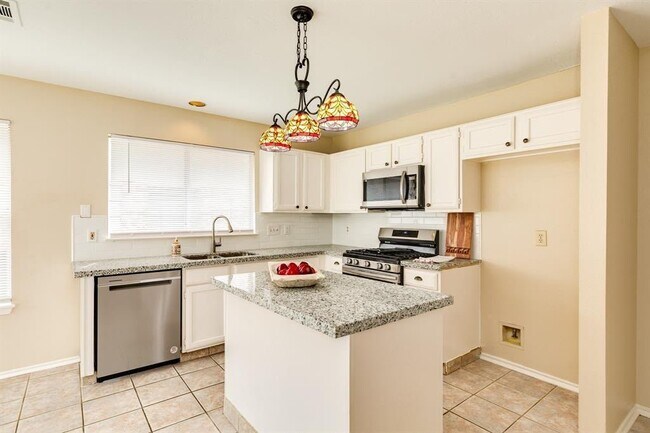 Building Photo - 10506 Green Valley Ln