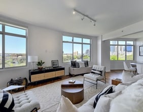 Building Photo - 54 Rainey St