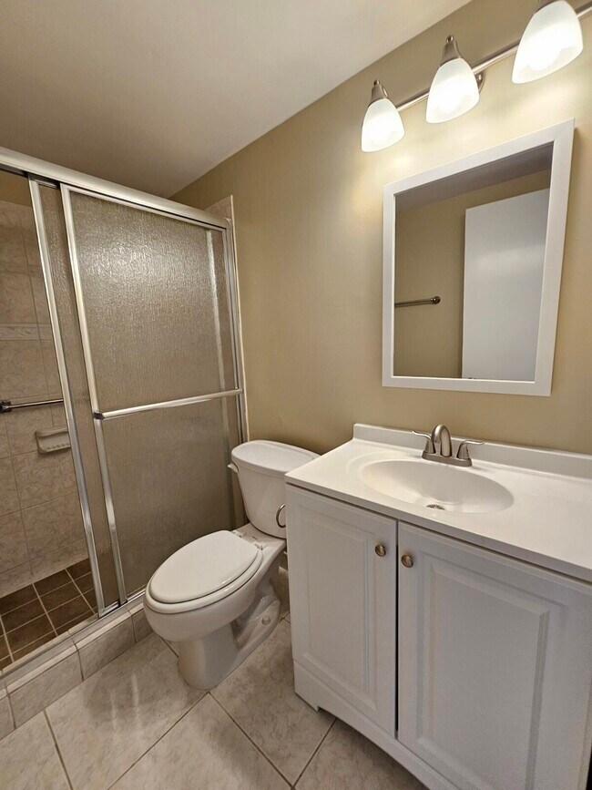 Building Photo - 114 Norwich E