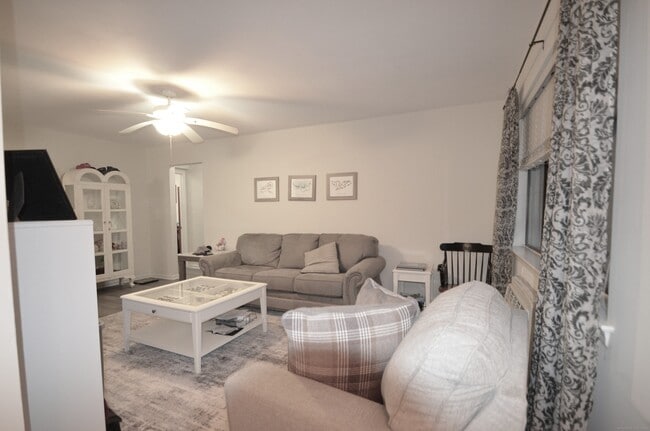 Building Photo - 125 Warner Hill Rd