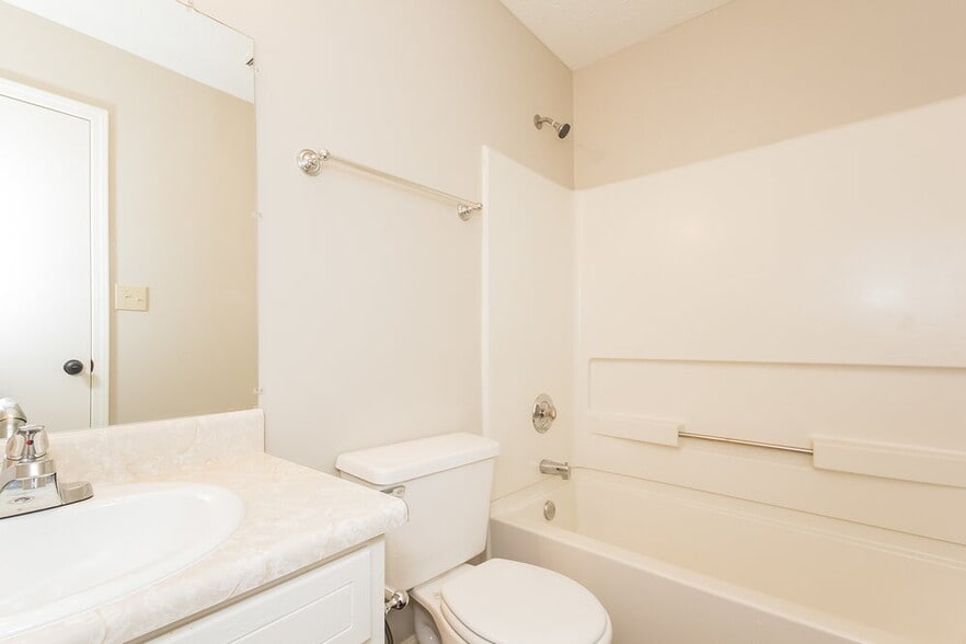 Building Photo - 470 Rosehill Dr