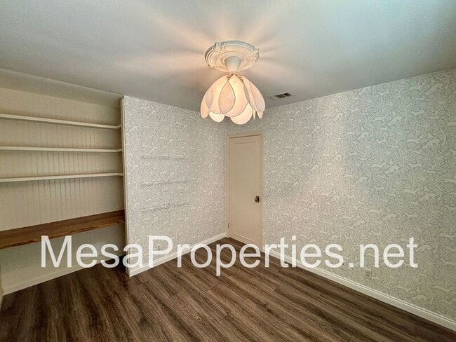 Building Photo - 9754 Willow Wood Dr