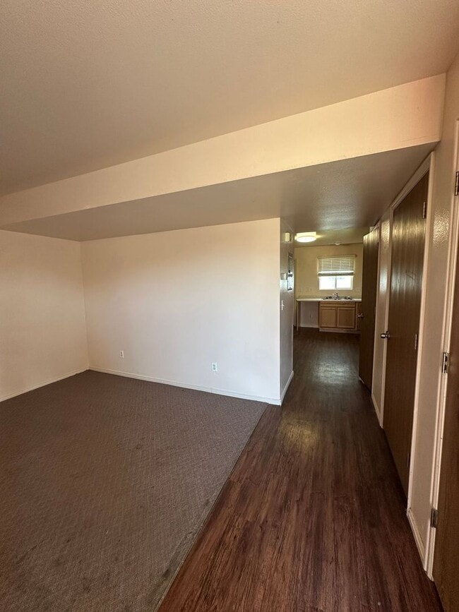 Building Photo - Milford Townhouse
