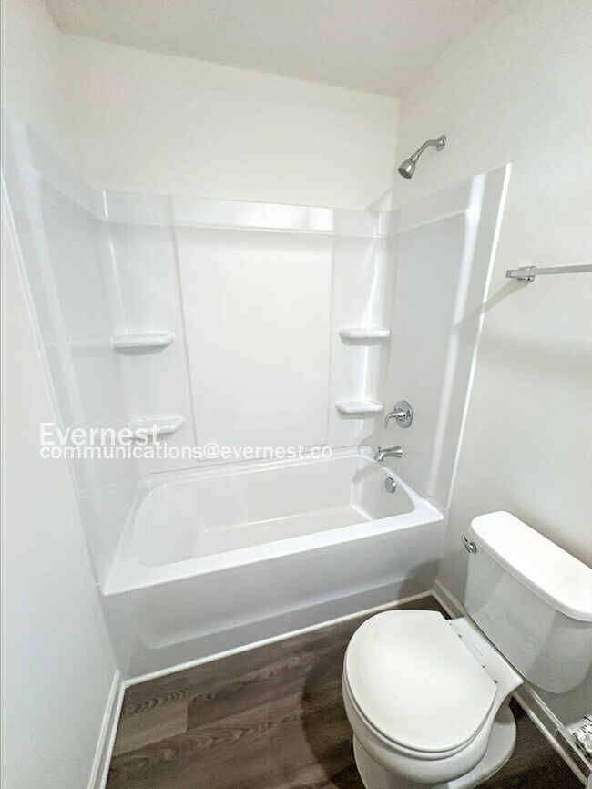 Building Photo - 107 Douglas Fir Dr