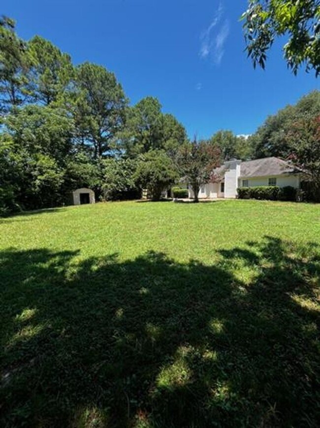 Building Photo - A Stunning Home Awaits in Crestview Plantation!