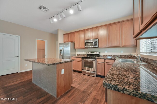 Building Photo - 2185 S Sanders Dr