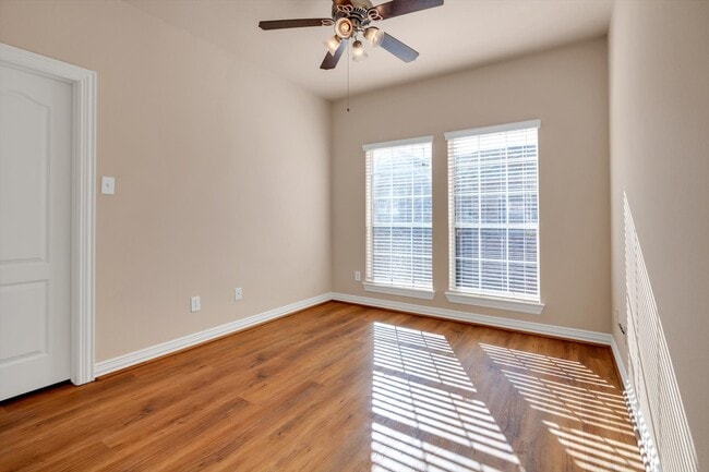 Building Photo - 3414 Home St