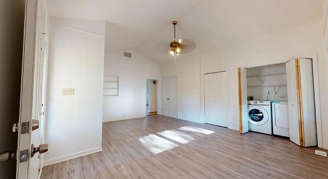 Building Photo - 330 Webster Pl
