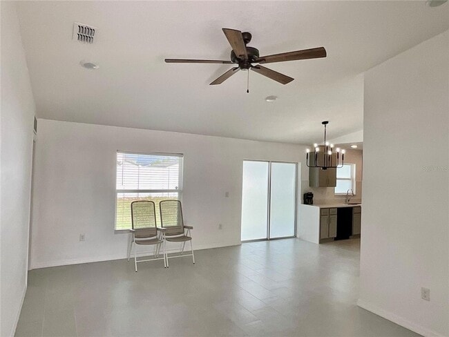 Building Photo - 270 Hyacinth Ct