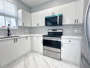 Building Photo - 2310 Shoma Ln