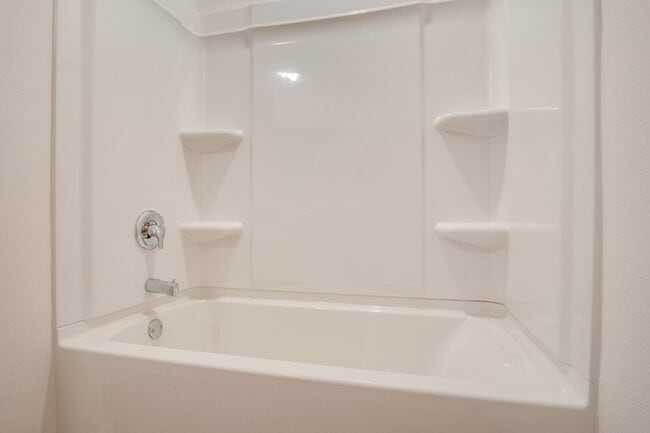 Building Photo - Spacious 4BR/2BA Home in Eagles Ridge – High-Speed Internet Included – Military Deposit Special