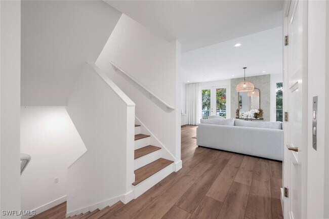 Building Photo - 888 10th St S