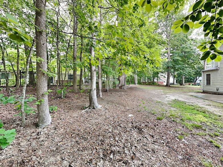 Building Photo - 108 Summershade Ct