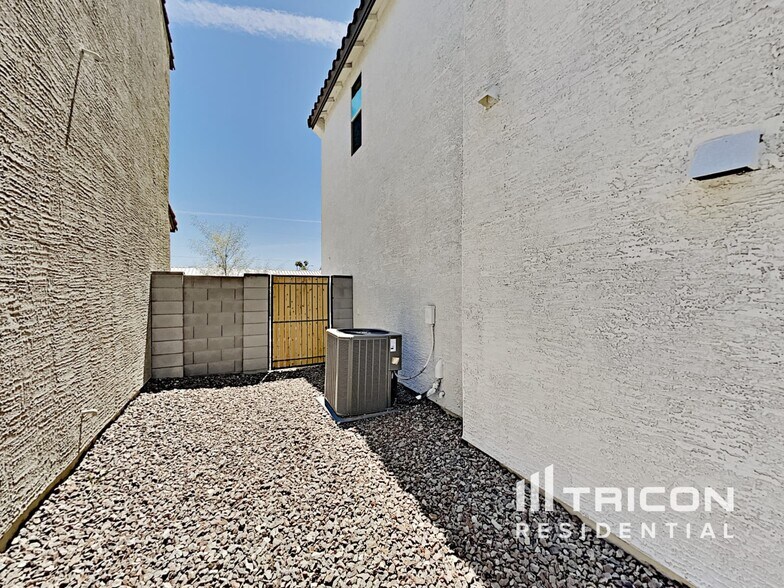 Building Photo - 2929 N 28th St