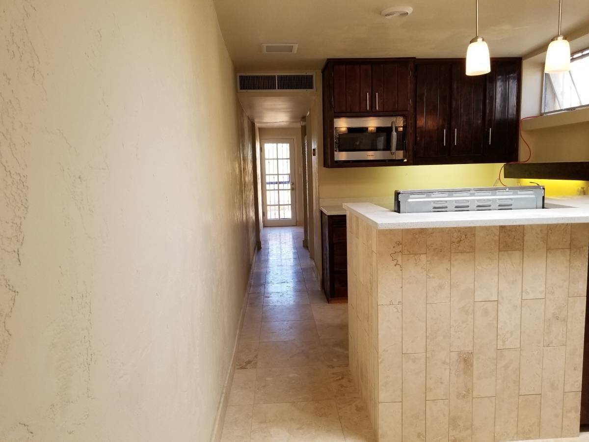 Building Photo - 1827 E 9th St