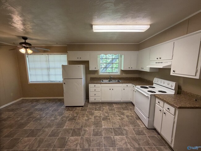 Building Photo - 1802 Tunsel Rd SW