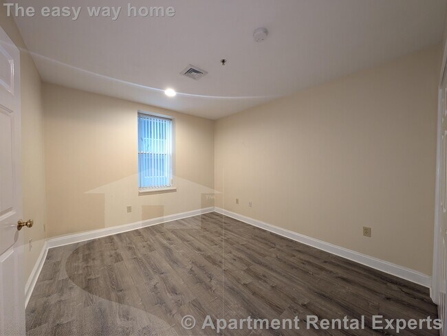 Building Photo - 15 Pearl St