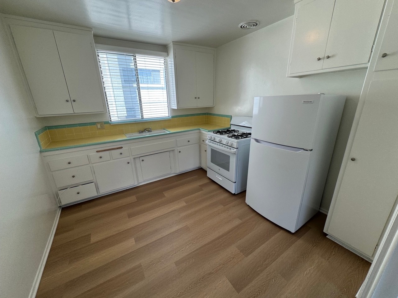 Building Photo - 5102 Inglewood Blvd