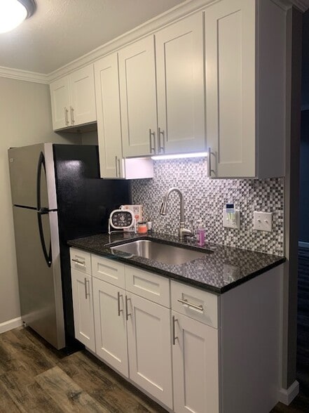 Building Photo - 37910 Euclid Ave