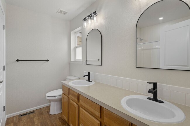 Building Photo - Move-In Ready 4 Bed, 3.5 Bath Home in Prime Loveland Location!