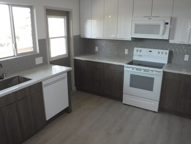 Building Photo - 9120 San Juan Pl