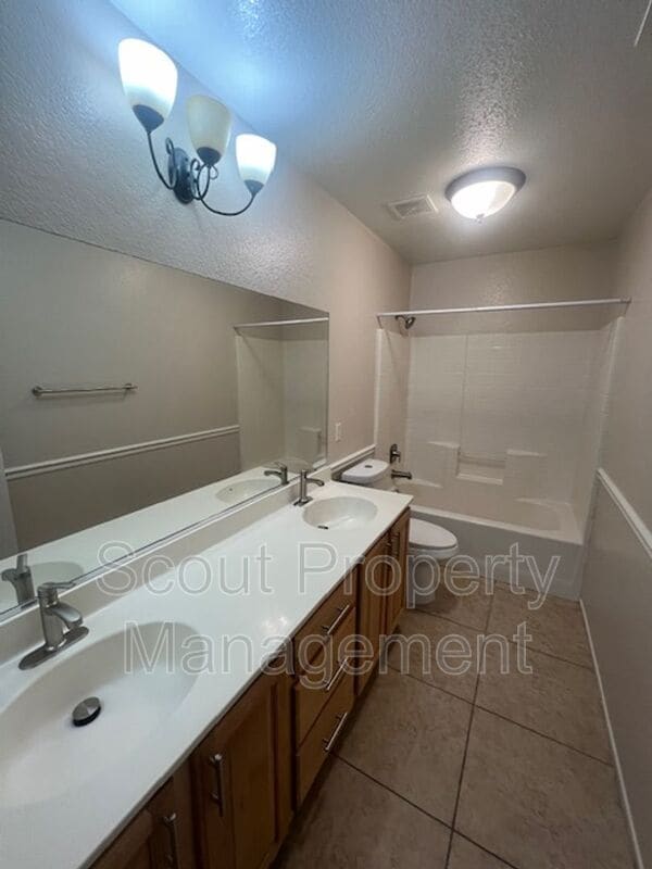 Building Photo - 33309 Morning View Dr