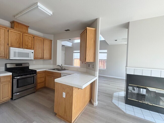 Building Photo - 3 Bedroom In Brentwood