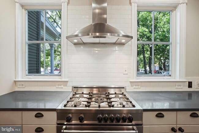 Building Photo - 12 Murray Pl