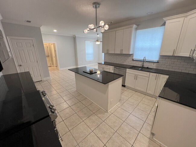 Building Photo - Newly remodeled, 4 bedroom, 2.5 bathroom home in Baton Rouge, LA