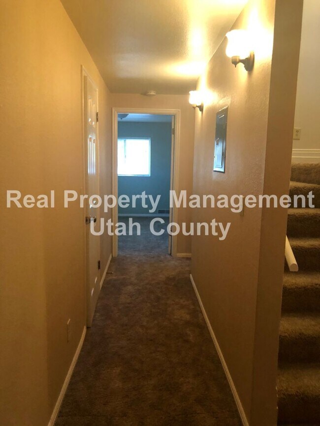 Building Photo - Spacious Lehi Home