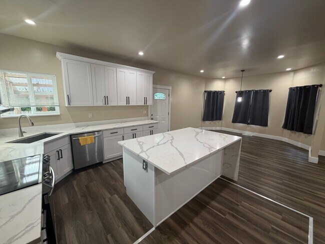 Building Photo - Beautiful 3-bedroom Tacoma Home! Apply Today