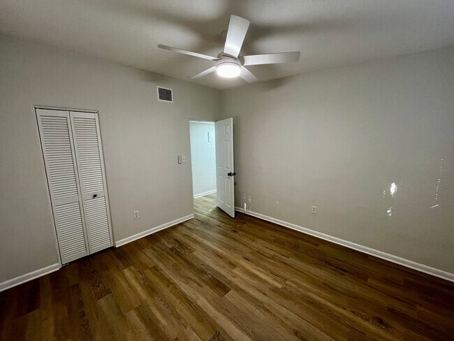 Building Photo - 3/2 in great Conway location