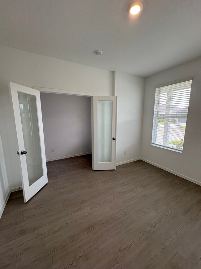 Building Photo - 6419 Seafoam Lake Dr