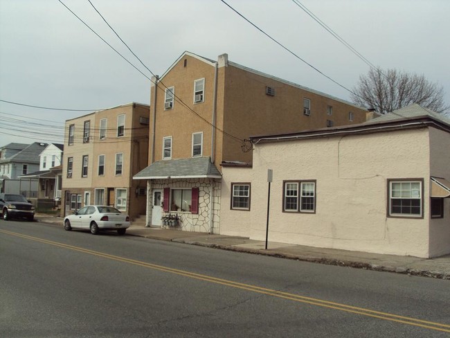 Primary Photo - 1807-1815 Chichester Ave