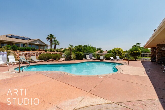 Building Photo - Stunning 3-Bedroom Home with Private Backy...