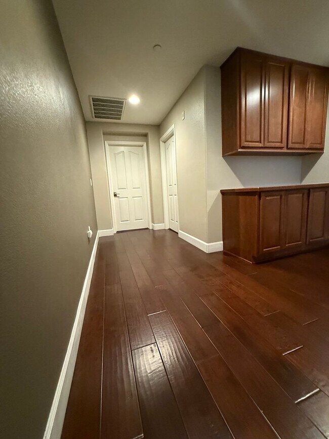 Building Photo - *For Rent: Stunning 2-Bedroom, 2-Bathroom ...