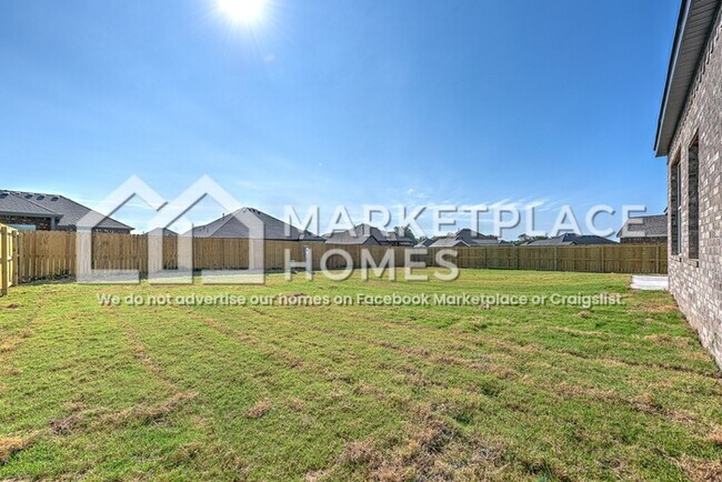 Building Photo - 375 Canada Dr