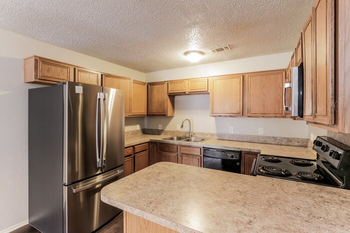Building Photo - 2111 Dandelion Dr