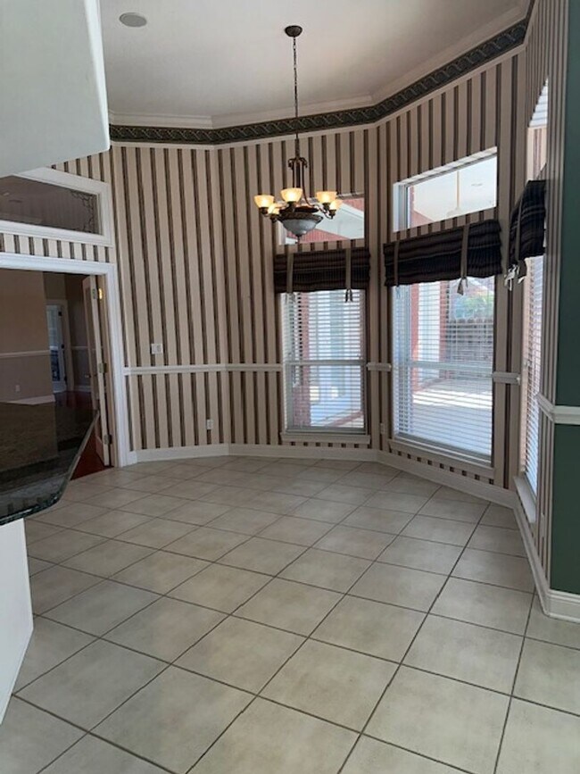 Building Photo - Fabulous Home in Gulf Breeze