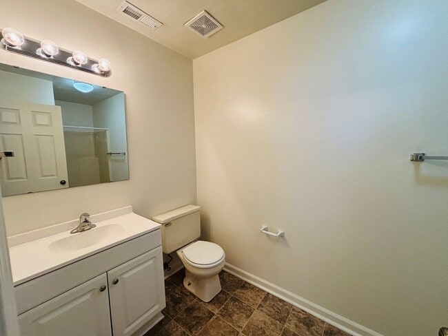 Building Photo - 874 Patrick Henry Dr