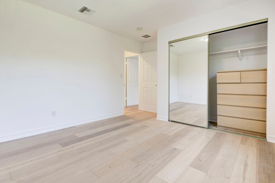 Building Photo - 15121 Marlin Pl