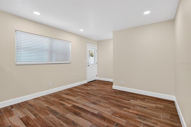 Building Photo - 3117 W La Salle St