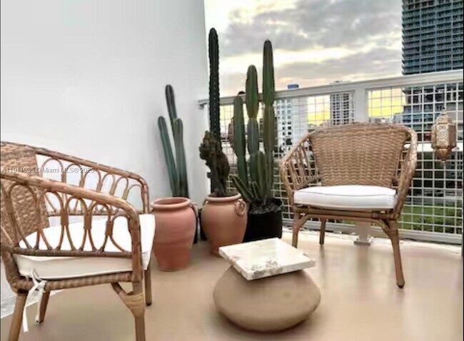 Building Photo - 481 NE 29th St