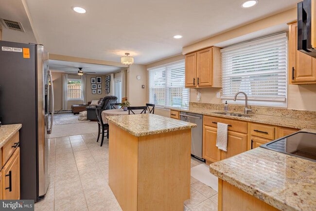 Building Photo - 15005 Narrows Ln