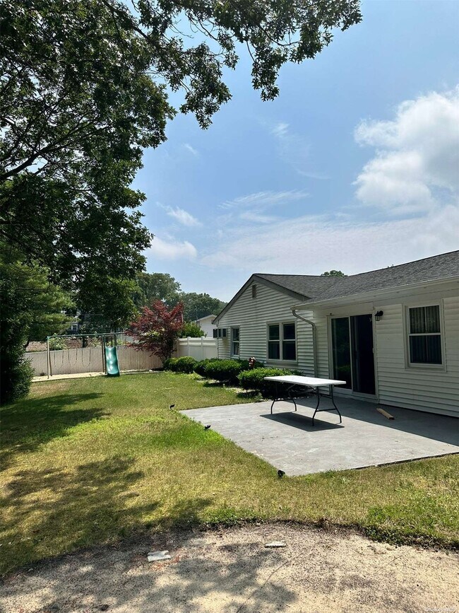 Building Photo - 115 Wedgewood Dr