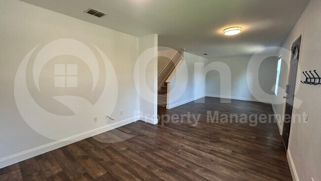 Building Photo - 905 Cedar Creek Dr